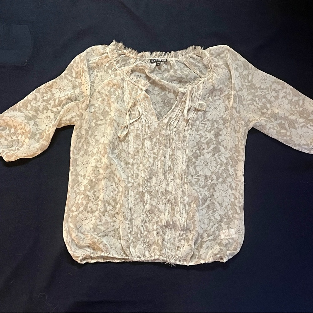Beautiful boho floral top- Express - Picture 2 of 5